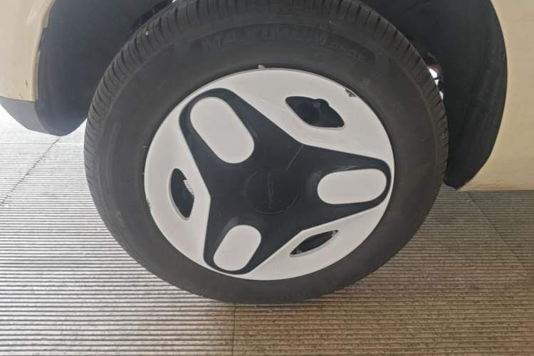 Used Geely Galaxy Panda 2025 210 km – Yuanqi Bear Right Rear Wheel Hub