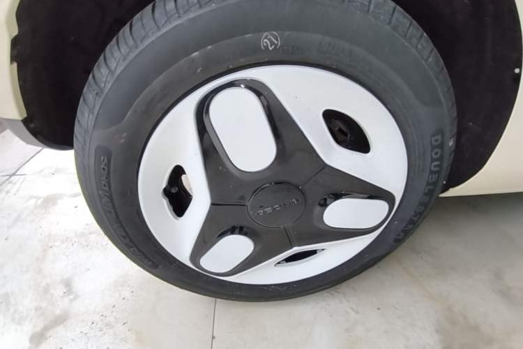 Used Geely Galaxy Panda 2025 210 km – Yuanqi Bear Right Rear Wheel Hub