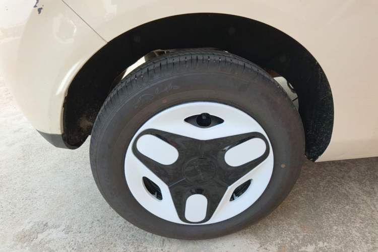 Used Geely Galaxy Panda 2025 210 km – Yuanqi Bear Right Rear Wheel Hub