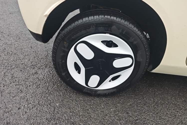 Used Geely Galaxy Panda 2025 210 km – Yuanqi Bear Right Rear Wheel Hub
