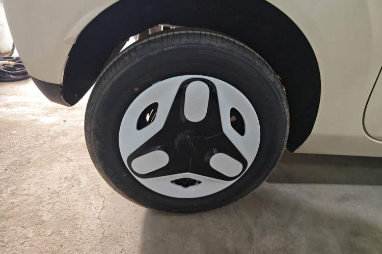 Used Geely Galaxy Panda 2025 210 km – Yuanqi Bear Right Rear Wheel Hub