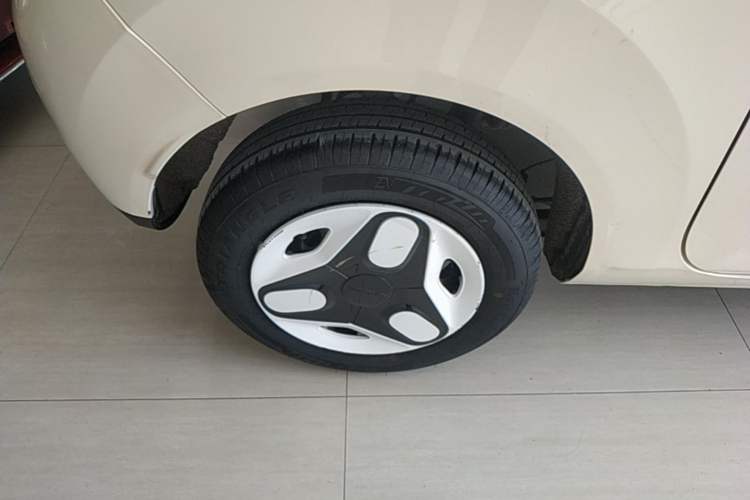 Used Geely Galaxy Panda 2025 210 km – Yuanqi Bear Right Rear Wheel Hub