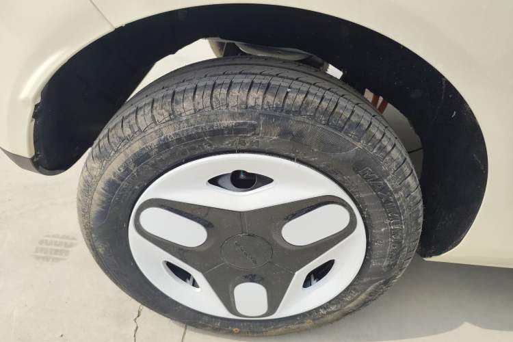 Used Geely Galaxy Panda 2025 210 km – Yuanqi Bear Right Rear Wheel Hub