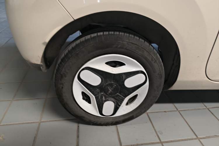 Used Geely Galaxy Panda 2025 210 km – Yuanqi Bear Right Rear Wheel Hub