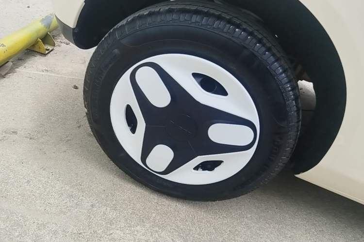 Used Geely Galaxy Panda 2025 210 km – Yuanqi Bear Right Rear Wheel Hub