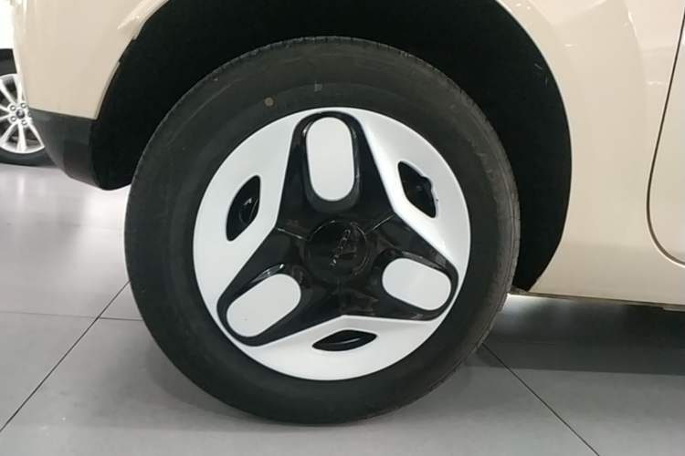 Used Geely Galaxy Panda 2025 210 km – Yuanqi Bear Right Rear Wheel Hub