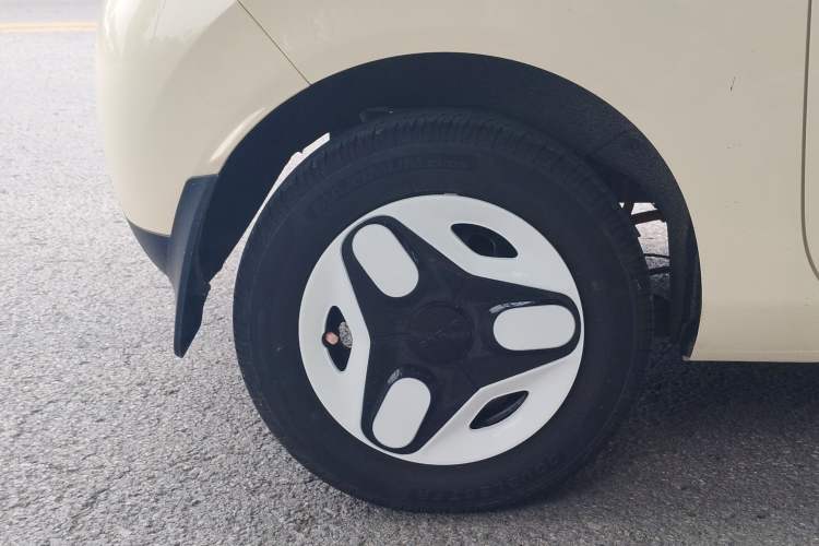 Used Geely Galaxy Panda 2025 210 km – Yuanqi Bear Right Rear Wheel Hub
