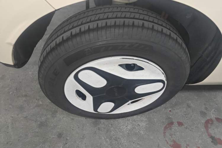 Used Geely Galaxy Panda 2025 210 km – Yuanqi Bear Right Rear Wheel Hub