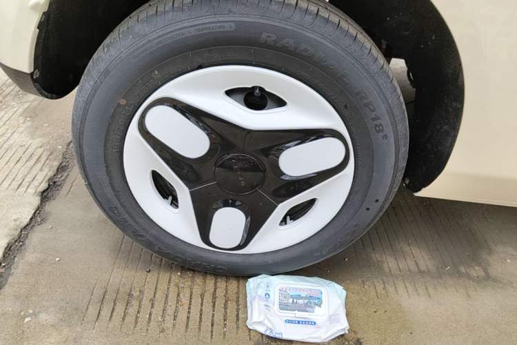 Used Geely Galaxy Panda 2025 210 km – Yuanqi Bear Right Rear Wheel Hub