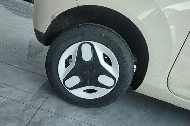 Used Geely Galaxy Panda 2025 210 km – Yuanqi Bear Right Rear Wheel Hub