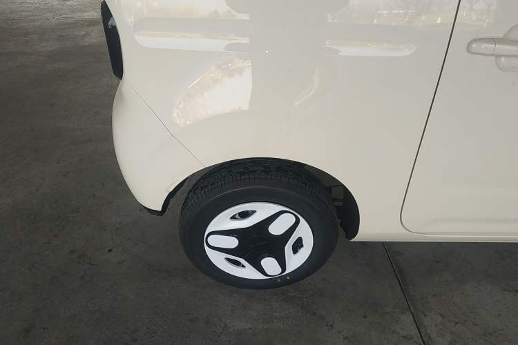 Used Geely Galaxy Panda 2025 210 km – Yuanqi Bear Right Rear Wheel Hub