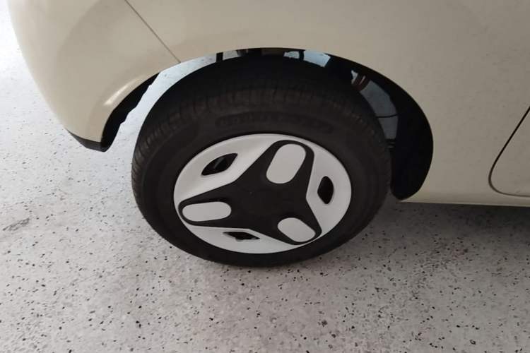 Used Geely Galaxy Panda 2025 210 km – Yuanqi Bear Right Rear Wheel Hub