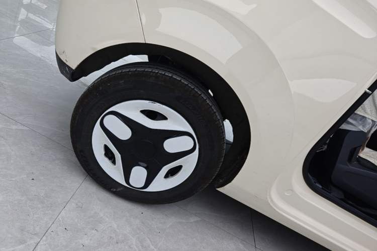 Used Geely Galaxy Panda 2025 210 km – Yuanqi Bear Right Rear Wheel Hub