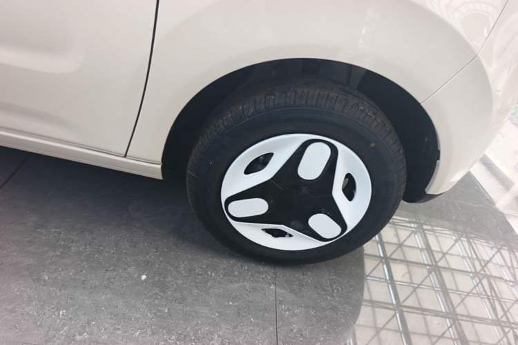 Used Geely Galaxy Panda 2025 210 km – Yuanqi Bear Right Rear Wheel Hub