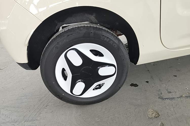 Used Geely Galaxy Panda 2025 210 km – Yuanqi Bear Right Rear Wheel Hub