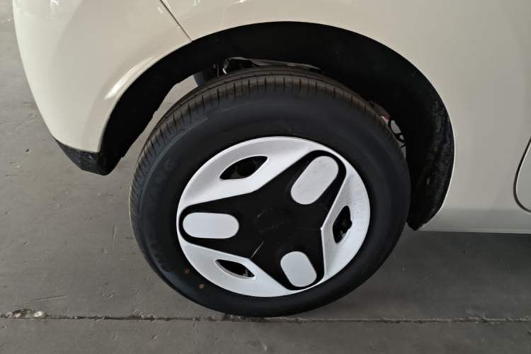 Used Geely Galaxy Panda 2025 210 km – Yuanqi Bear Right Rear Wheel Hub