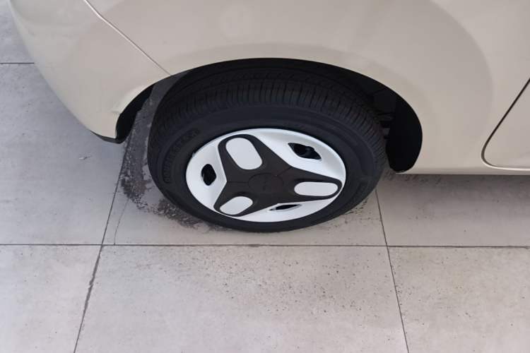 Used Geely Galaxy Panda 2025 210 km – Yuanqi Bear Right Rear Wheel Hub