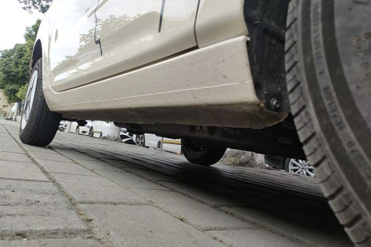 Used Geely Galaxy Panda 2025 210 km – Yuanqi Bear Right Side Sill