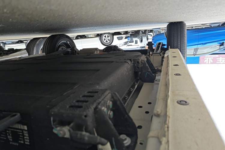 Used Geely Galaxy Panda 2025 210 km – Yuanqi Bear Right Side Sill
