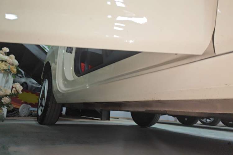 Used Geely Galaxy Panda 2025 210 km – Yuanqi Bear Right Side Sill