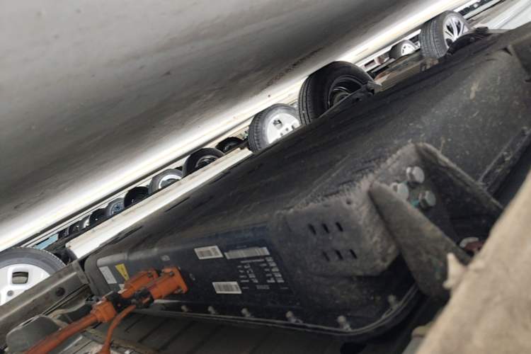 Used Geely Galaxy Panda 2025 210 km – Yuanqi Bear Right Side Sill