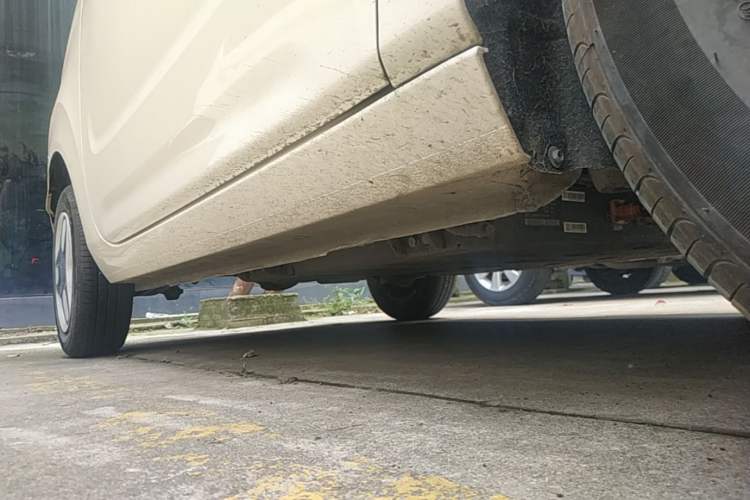 Used Geely Galaxy Panda 2025 210 km – Yuanqi Bear Right Side Sill