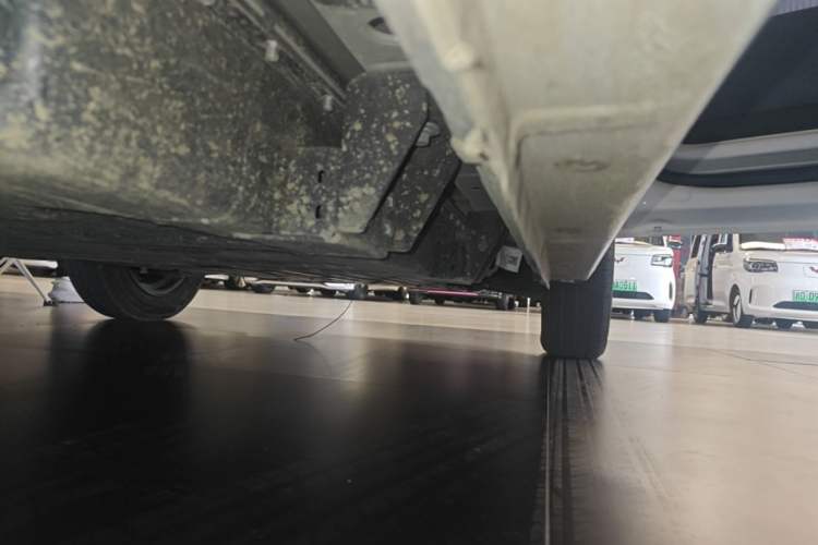 Used Geely Galaxy Panda 2025 210 km – Yuanqi Bear Right Side Sill