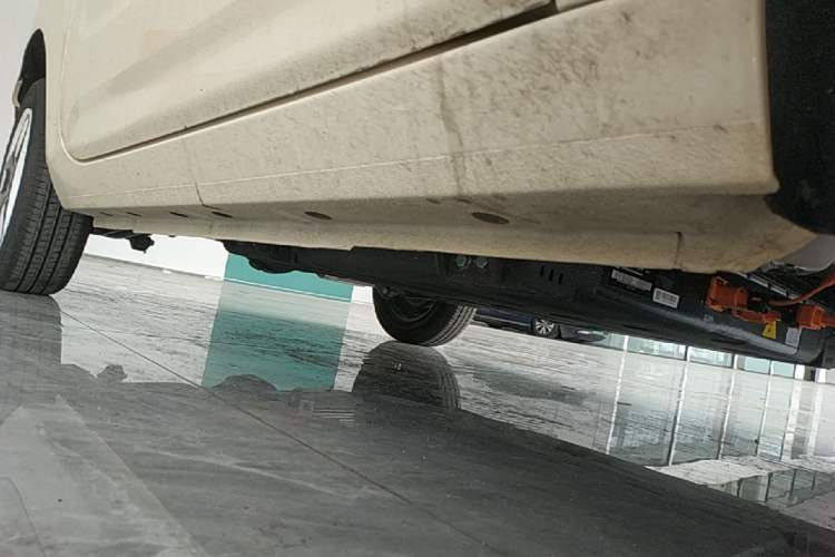 Used Geely Galaxy Panda 2025 210 km – Yuanqi Bear Right Side Sill