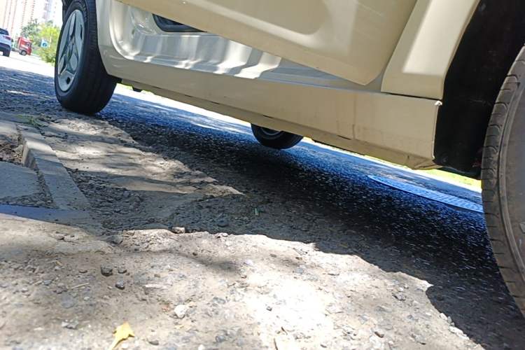 Used Geely Galaxy Panda 2025 210 km – Yuanqi Bear Right Side Sill