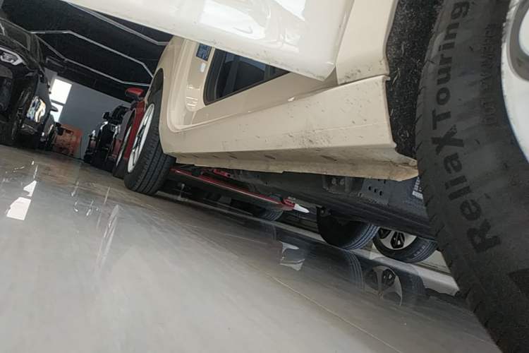 Used Geely Galaxy Panda 2025 210 km – Yuanqi Bear Right Side Sill
