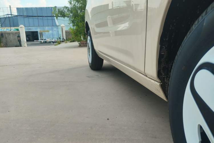 Used Geely Galaxy Panda 2025 210 km – Yuanqi Bear Right Side Sill