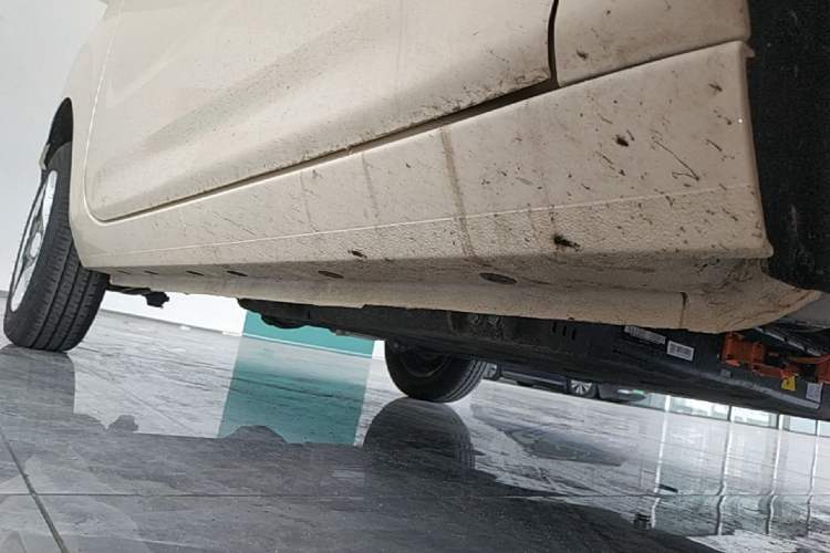 Used Geely Galaxy Panda 2025 210 km – Yuanqi Bear Right Side Sill