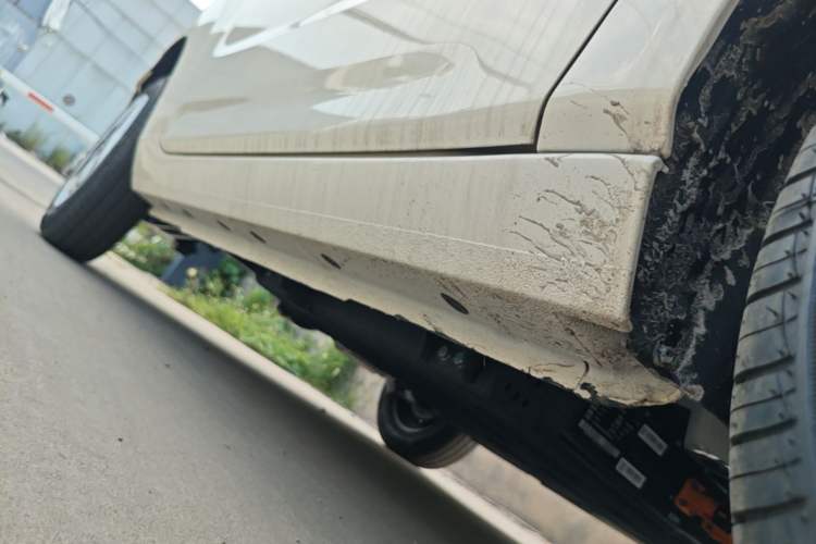 Used Geely Galaxy Panda 2025 210 km – Yuanqi Bear Right Side Sill