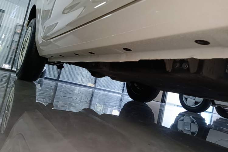 Used Geely Galaxy Panda 2025 210 km – Yuanqi Bear Right Side Sill