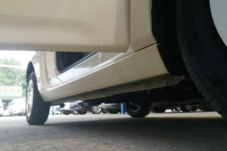 Used Geely Galaxy Panda 2025 210 km – Yuanqi Bear Right Side Sill