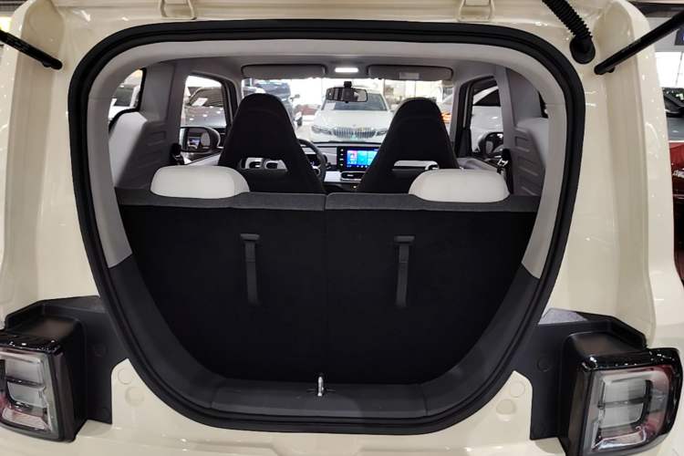 Used Geely Galaxy Panda 2025 210 km – Yuanqi Bear Trunk