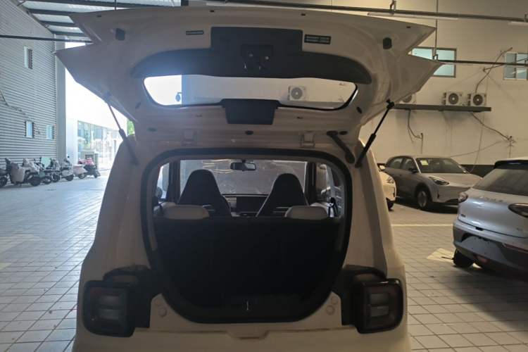 Used Geely Galaxy Panda 2025 210 km – Yuanqi Bear Trunk