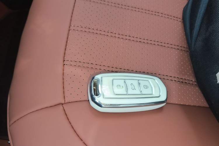 Used Geely Galaxy Panda 2025 210 km – Yuanqi Bear Vehicle Key