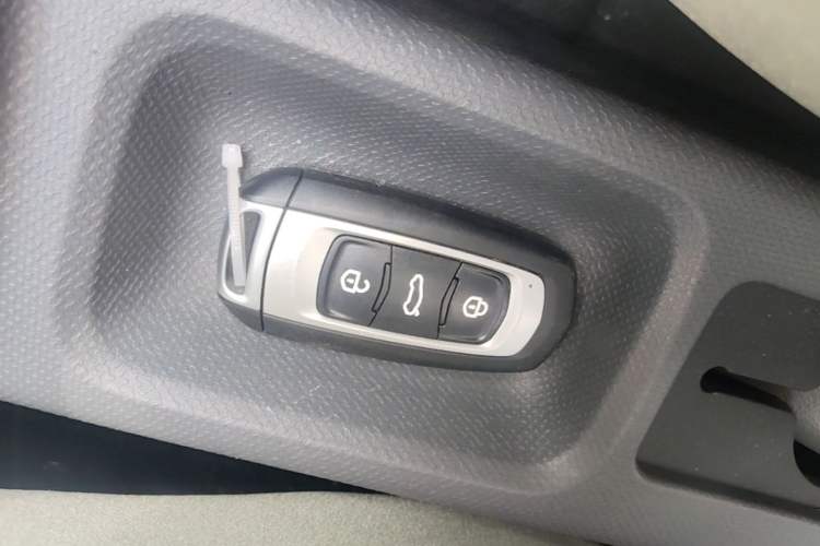 Used Geely Galaxy Panda 2025 210km Panda Rider Vehicle Key