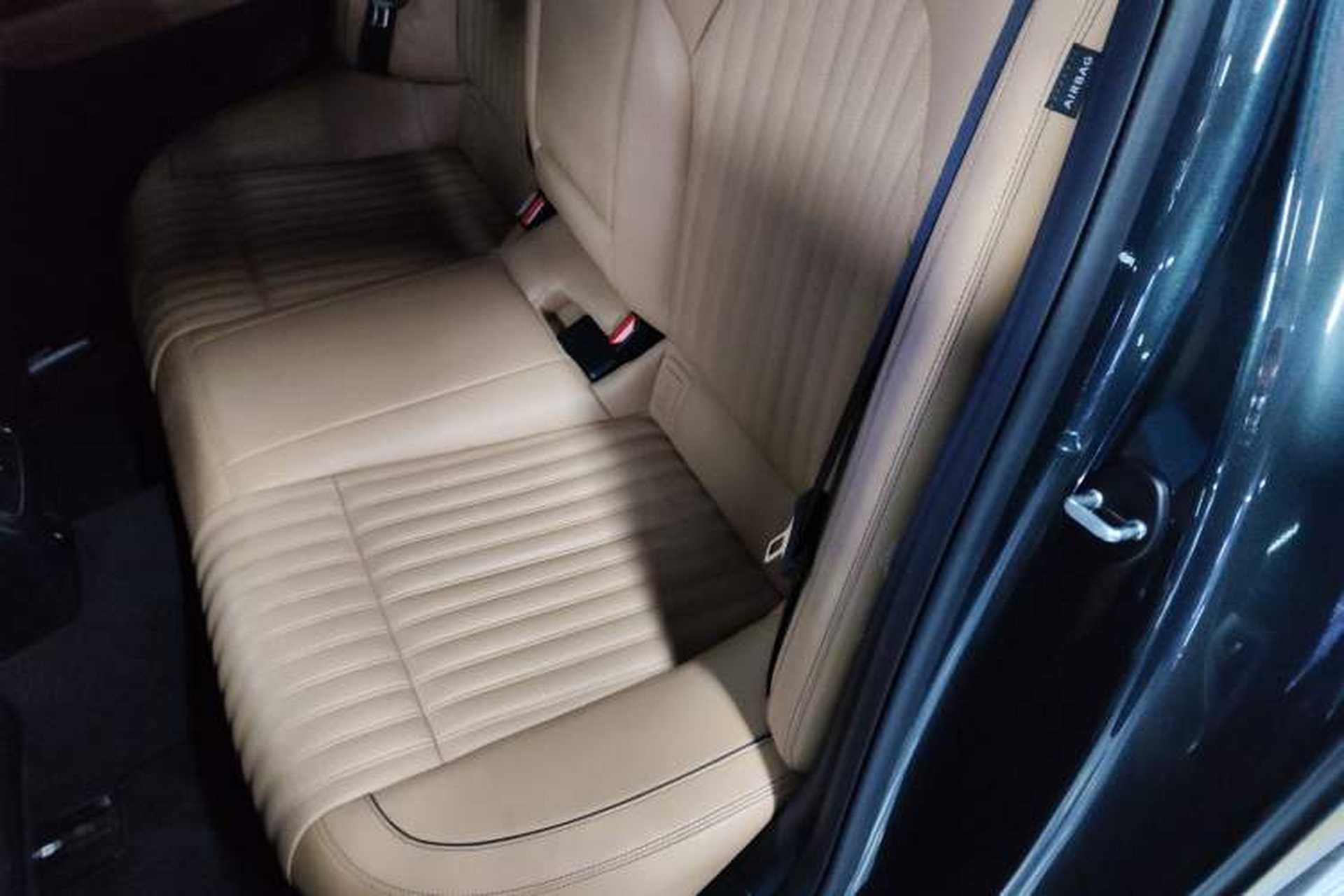 Used Genesis G70 2021 2.0T Rear-Drive Luxury Edition Interior 4