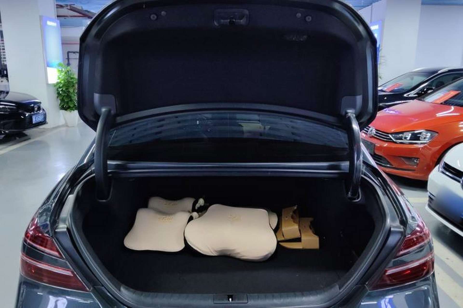 Used Genesis G70 2021 2.0T Rear-Drive Luxury Edition Trunk