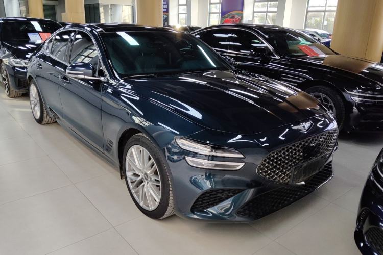 Used Genesis G70 2021 2.0T Rear-Drive Luxury Edition Front Right 45 Deg