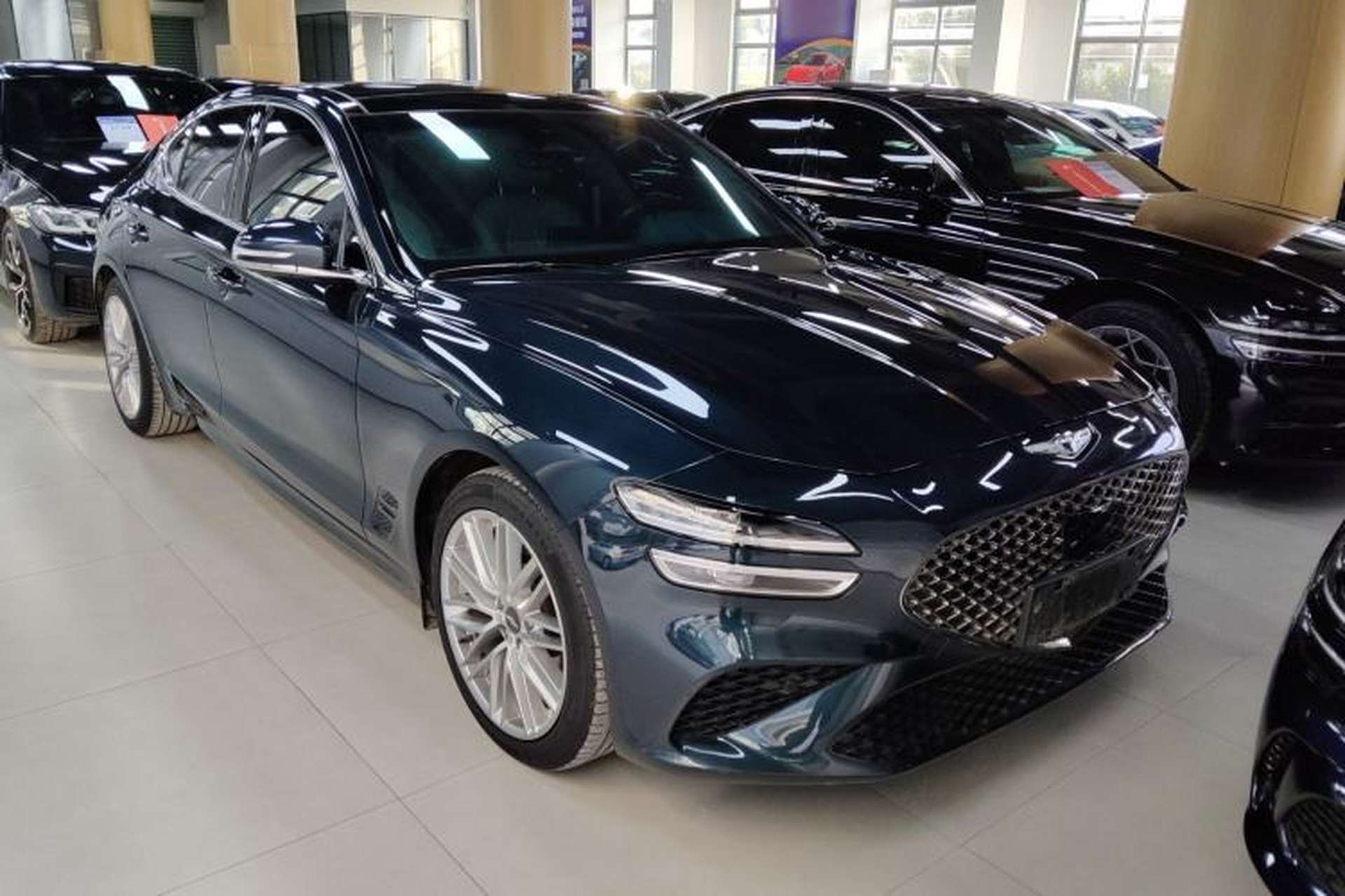 Used Genesis G70 2021 2.0T Rear-Drive Luxury Edition Front Right 45 Deg