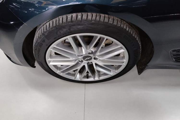 Used Genesis G70 2021 2.0T Rear-Drive Luxury Edition Left Front Wheel Hub