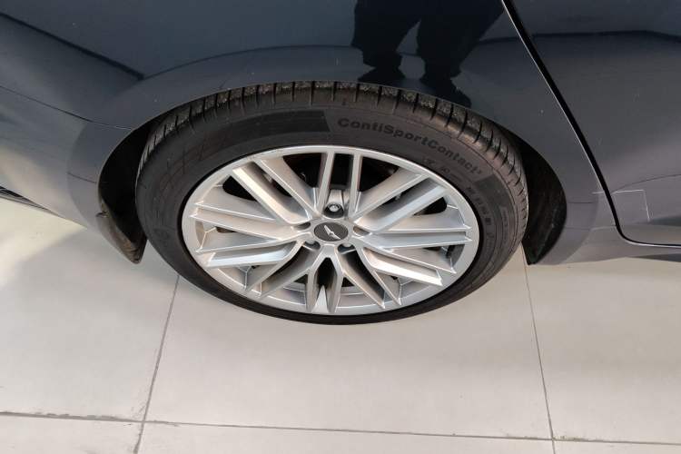 Used Genesis G70 2021 2.0T Rear-Drive Luxury Edition Right Rear Wheel Hub