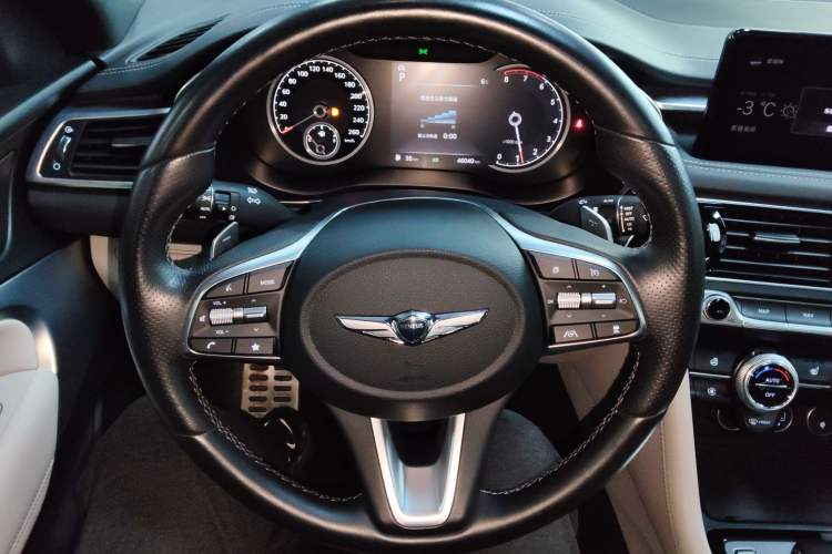 Used Genesis G70 2021 2.0T Rear-Drive Luxury Edition Steering Wheel