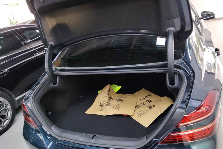 Used Genesis G70 2021 2.0T Rear-Drive Luxury Edition Trunk