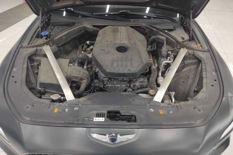 Used Genesis G70 2021 2.0T Four-Wheel Drive Flagship Version Engine Bay