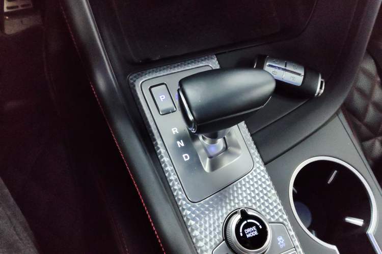 Used Genesis G70 2021 2.0T Four-Wheel Drive Flagship Version Gear Lever