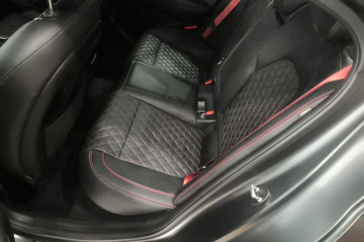 Used Genesis G70 2021 2.0T All-Wheel-Drive Edition 1 Limited Edition Interior 4